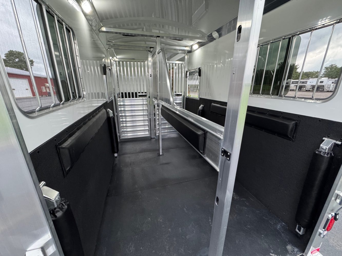 2026 4-Star 2+1 w Air Ride, Warmblood Stalls & Larger 102” Box Stall & Dress Area - Image 3