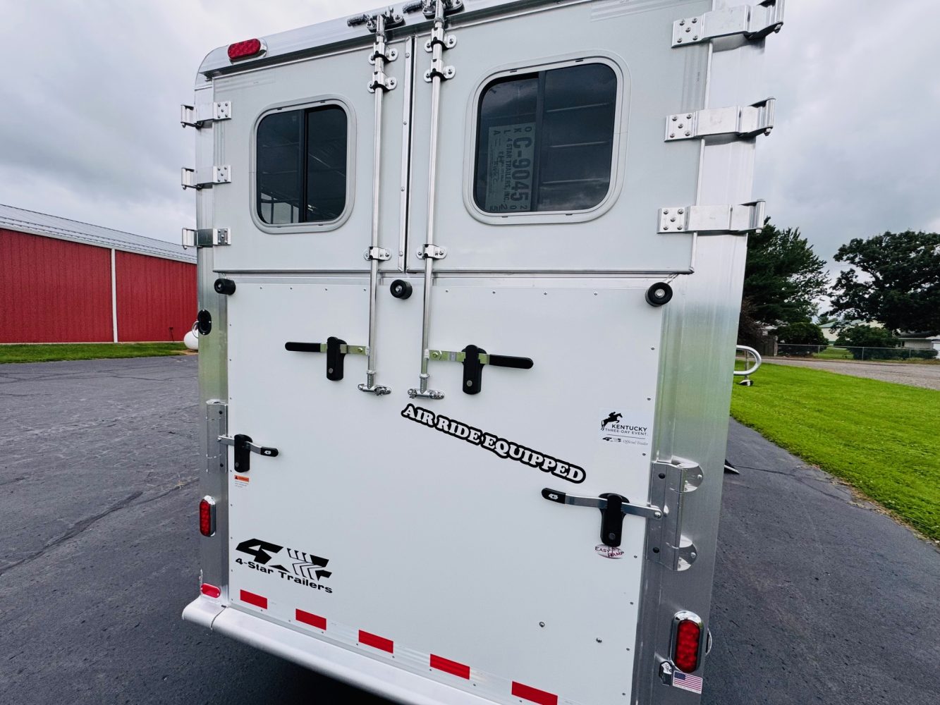 2026 4-Star 2+1 w Air Ride, Warmblood Stalls & Larger 102” Box Stall & Dress Area - Image 4