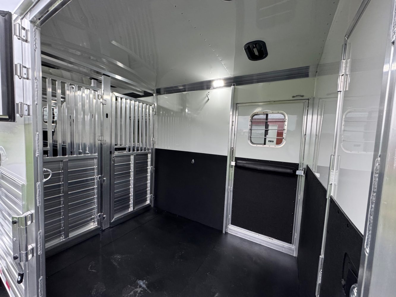 2026 4-Star 2+1 w Air Ride, Warmblood Stalls & Larger 102” Box Stall & Dress Area - Image 6