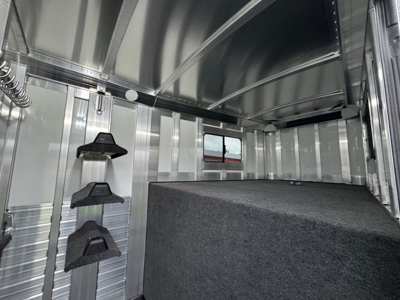 2026 4-Star 2+1 w Air Ride, Warmblood Stalls & Larger 102” Box Stall & Dress Area - Image 7