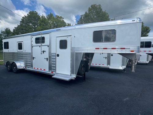 2026 4-Star 2+1 w Larger Dress area Larger box stall & Warmblood stalls
