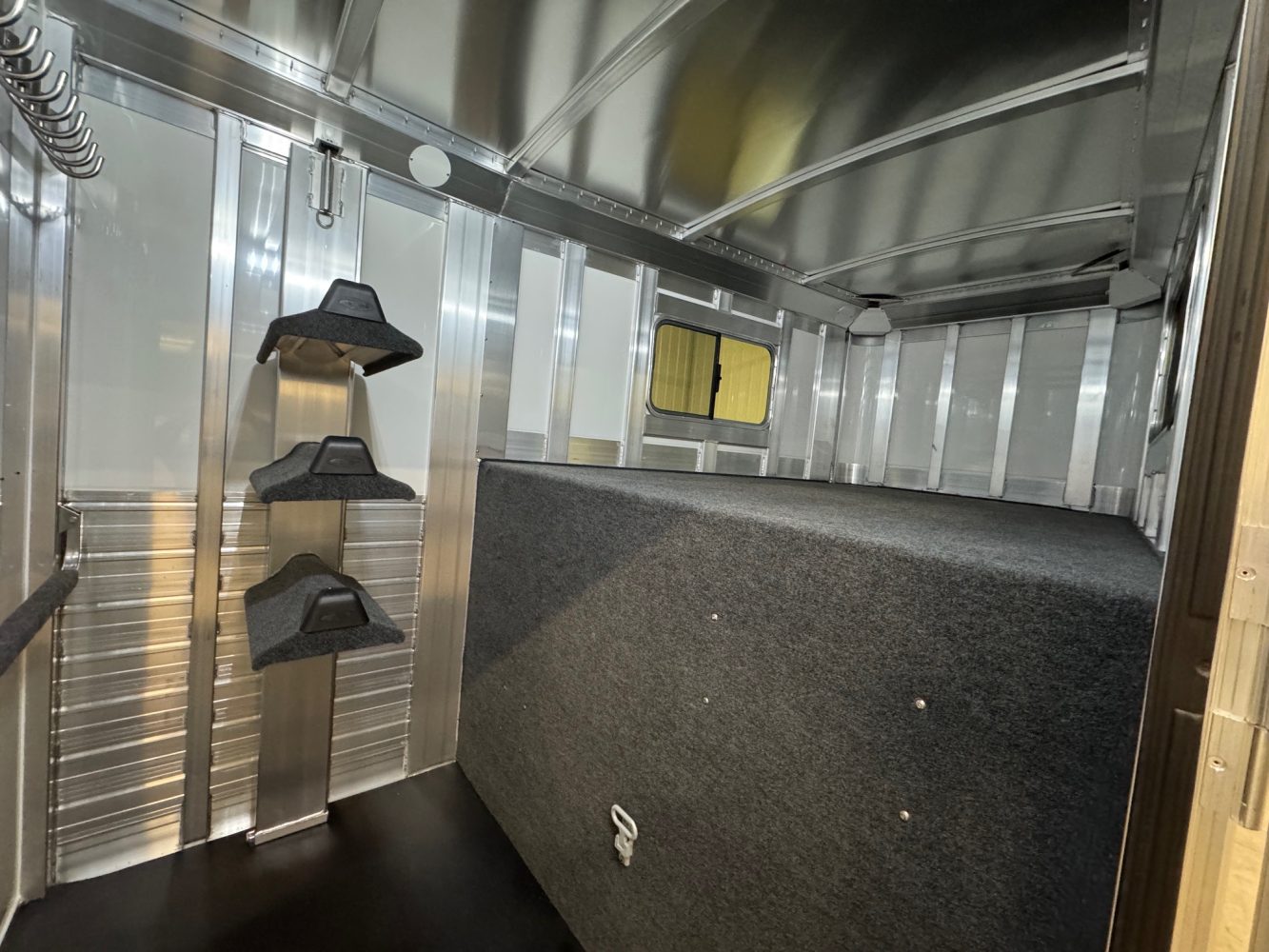 4-Star 2+1 w/Larger box stall, warmblood stalls, Larger 102” Box stall - Image 8