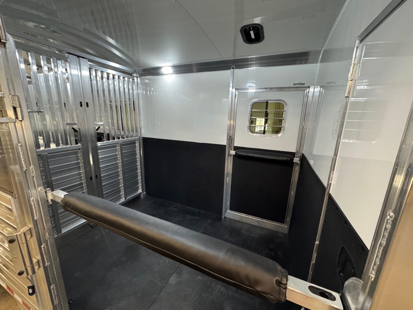 4-Star 2+1 w/Larger 6ft dress area, Larger 108” box stall - Image 3