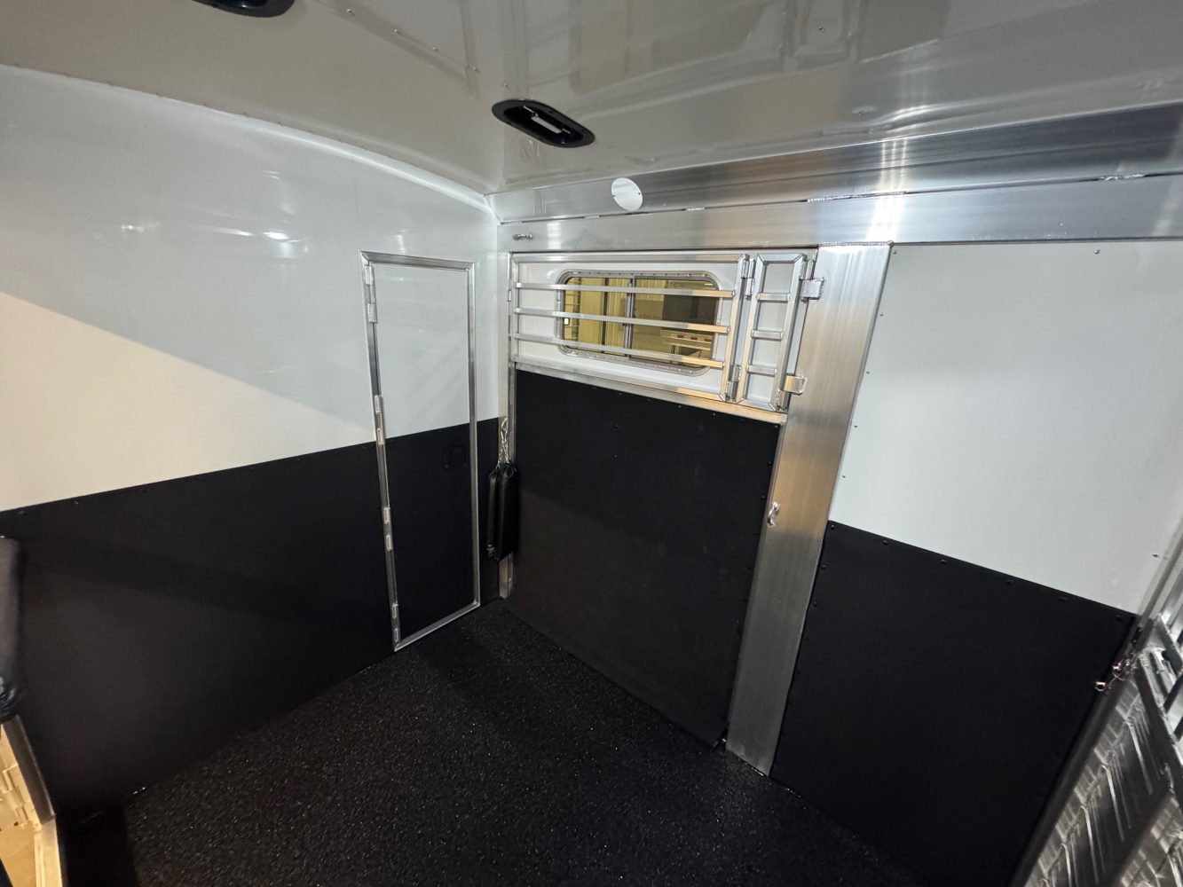 4-Star 2+1 w/Larger box stall, warmblood stalls, Larger 102” Box stall - Image 6