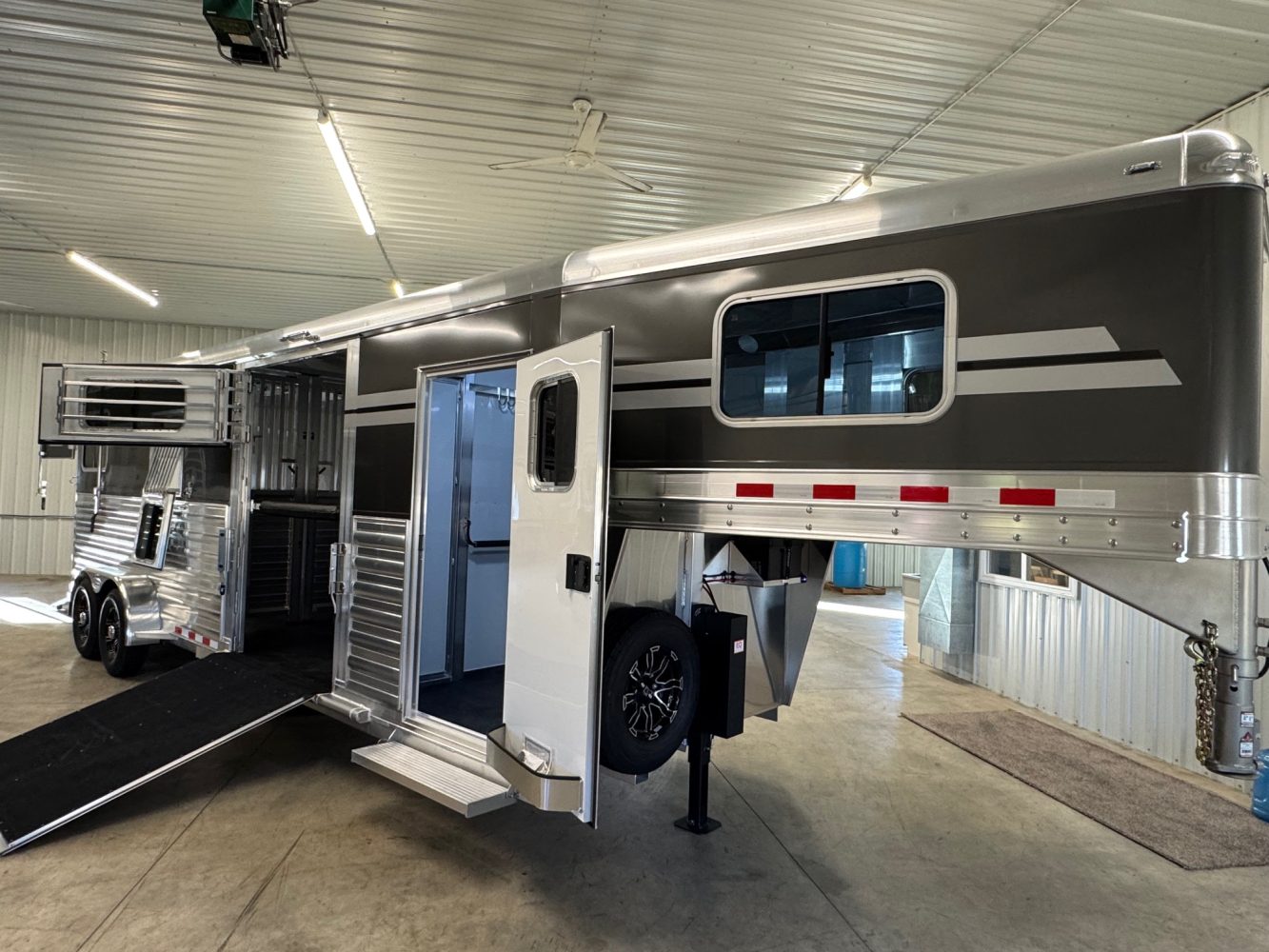 4-Star 2+1 w/Larger 6ft dress area, Larger 108” box stall - Image 4