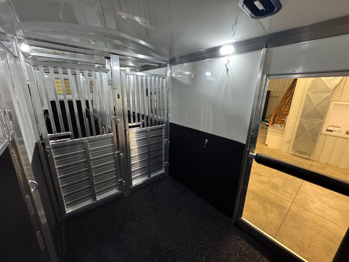 4-Star 2+1 w/Larger box stall, warmblood stalls, Larger 102” Box stall - Image 5