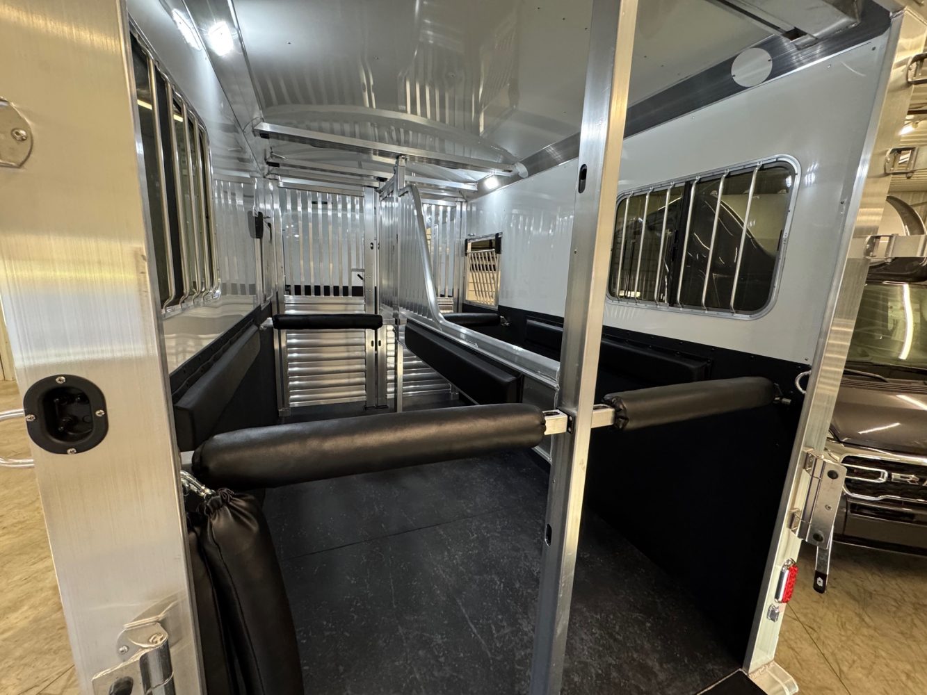 4-Star 2+1 w/Larger 6ft dress area, Larger 108” box stall - Image 6