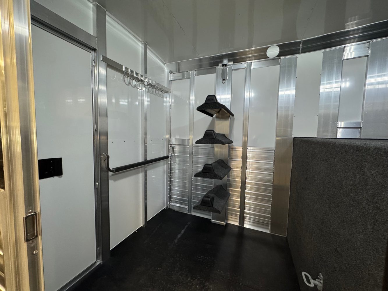 4-Star 2+1 w/Larger 6ft dress area, Larger 108” box stall - Image 8