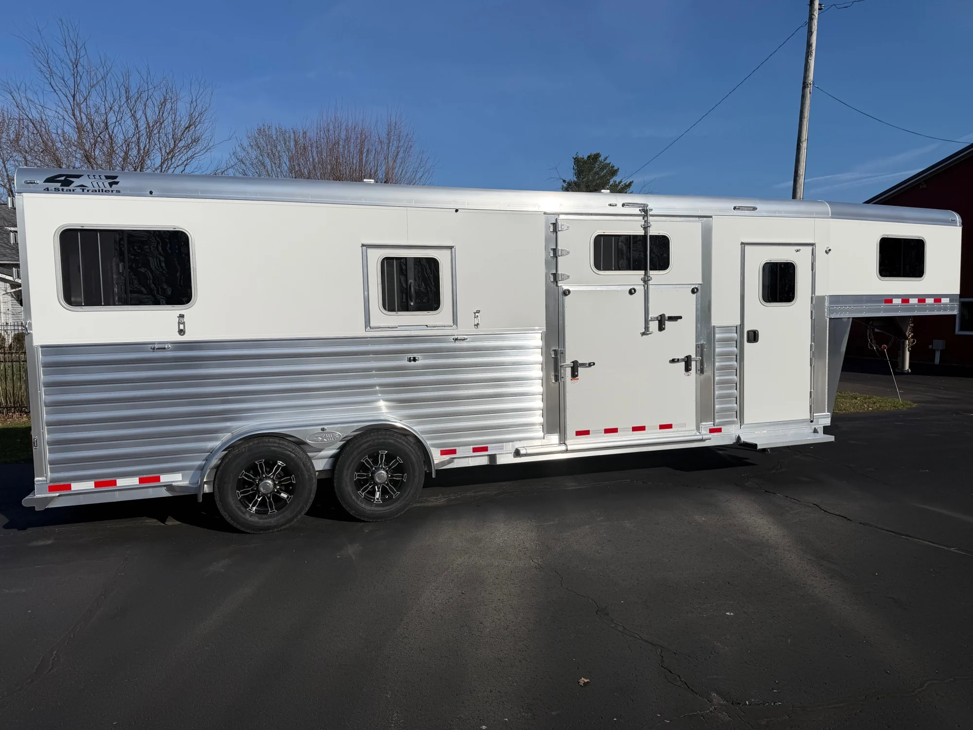 2027 4-Star 2+1 Gooseneck w Warmblood size stalls 24’ 6” Box