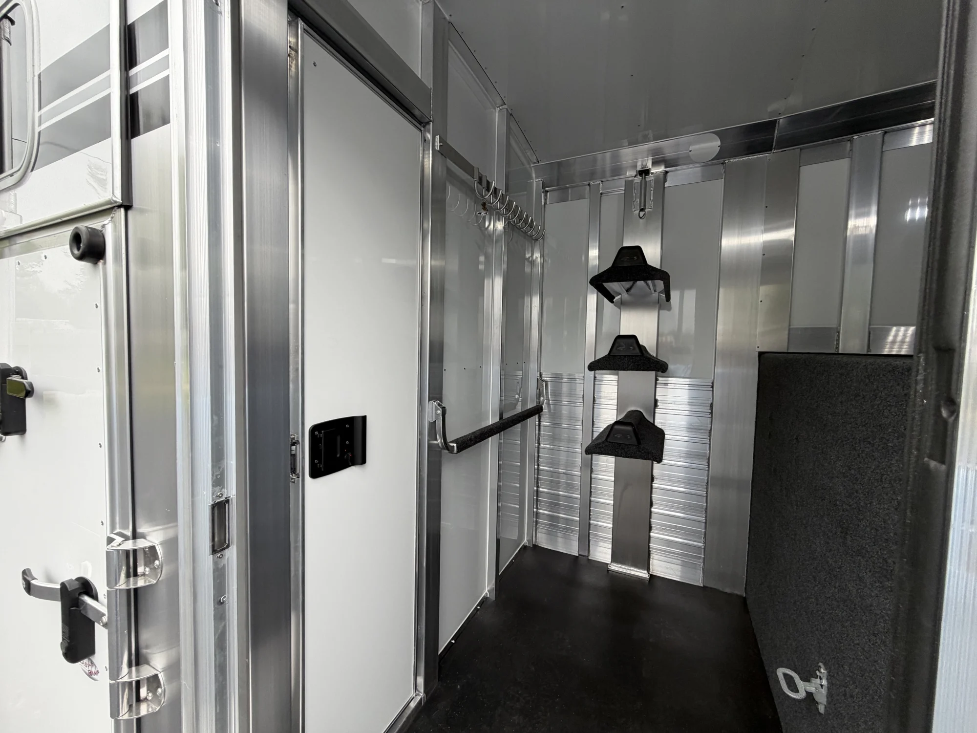 2027 4-Star 2+1 Gooseneck Trailer w Warmblood Size Stalls - Image 6