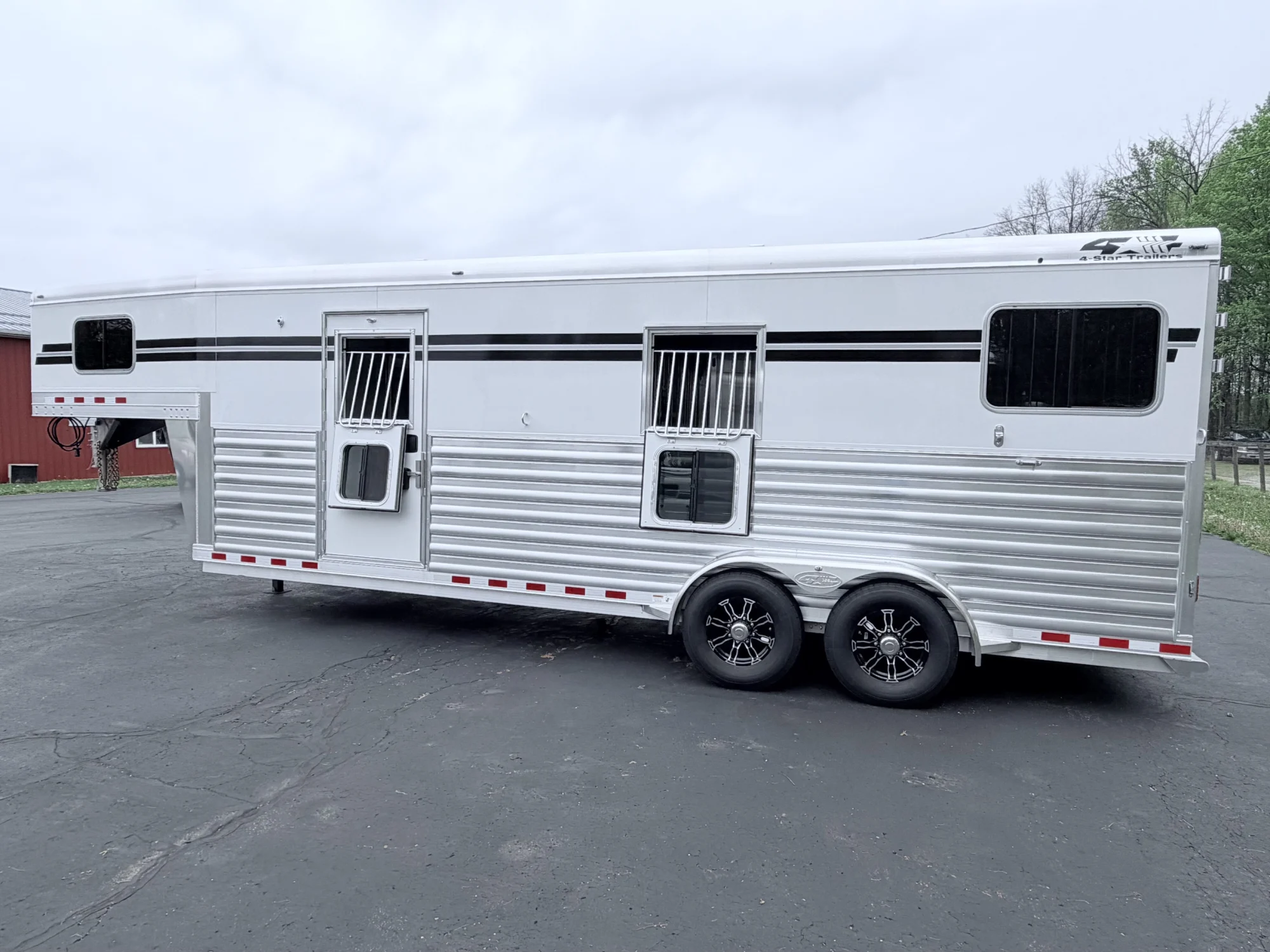 2027 4-Star 2+1 Gooseneck Trailer w Warmblood Size Stalls - Image 8